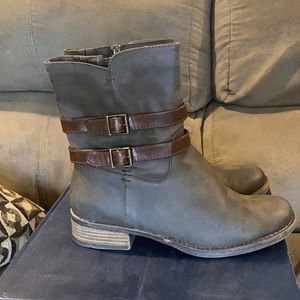 drk grey bass zip side boots